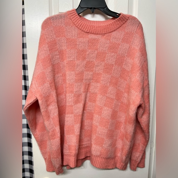 Pink Lily Sweaters - NWOT PINK LILY Two Tone Pink Checker crewneck Sweater